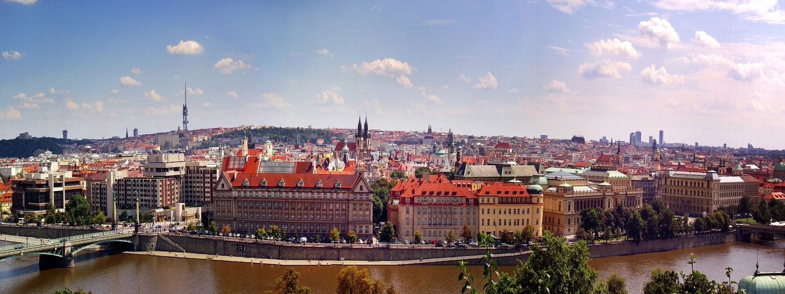 Praga old town Square\n: Wynajem samochodów